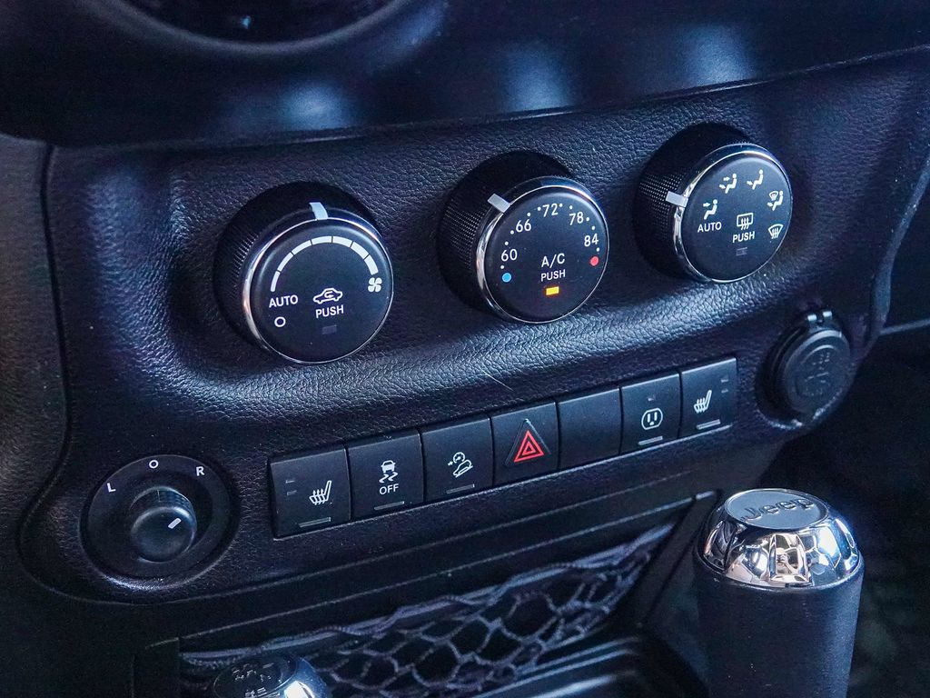 Thumbnail: 2017 Jeep Wrangler - 26