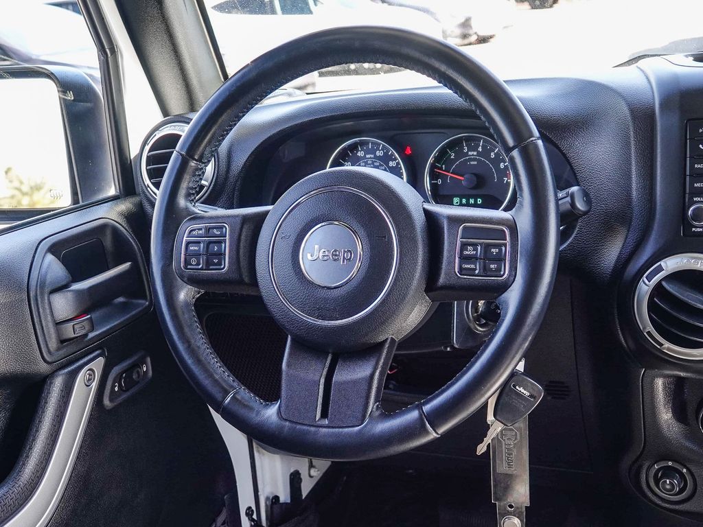 Thumbnail: 2016 Jeep Wrangler - 9