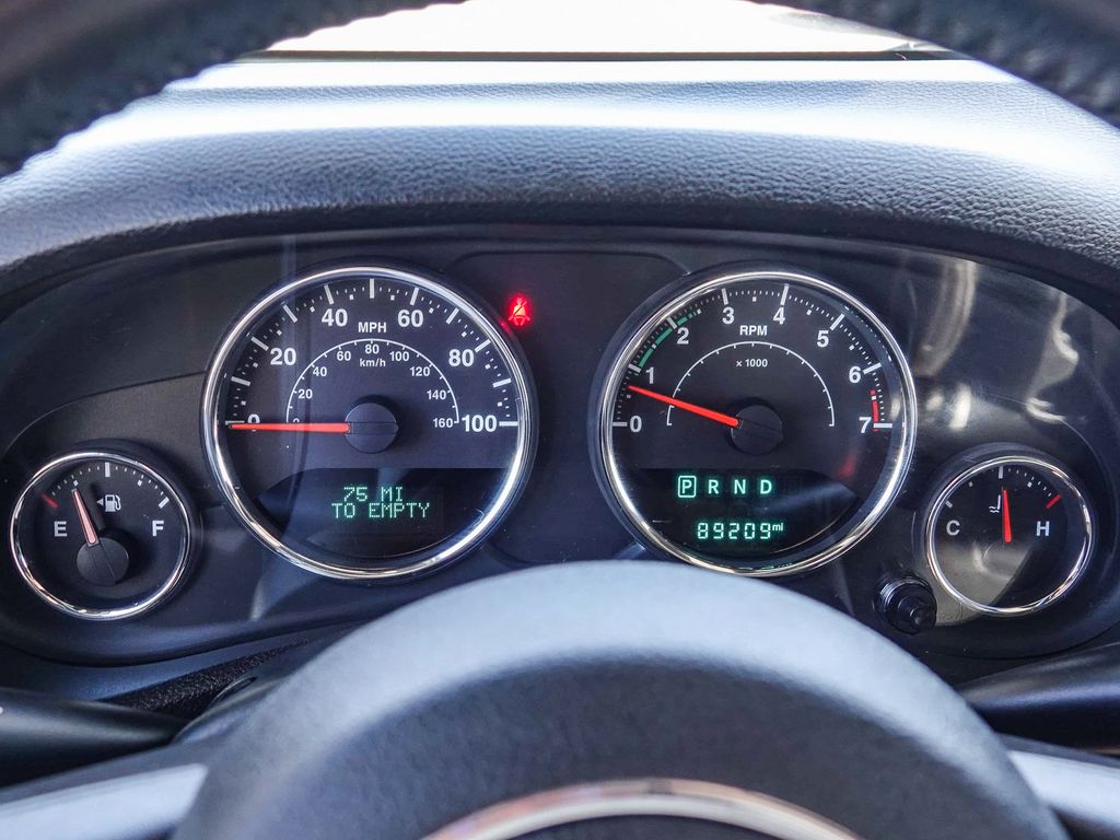 Thumbnail: 2016 Jeep Wrangler - 14