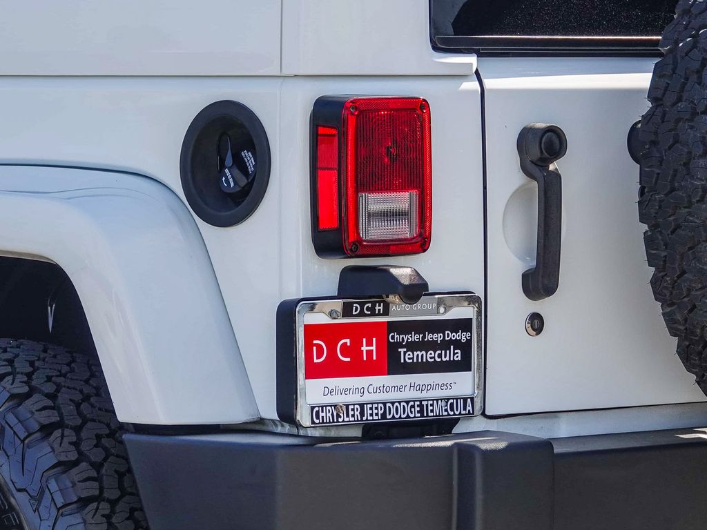 Thumbnail: 2016 Jeep Wrangler - 13