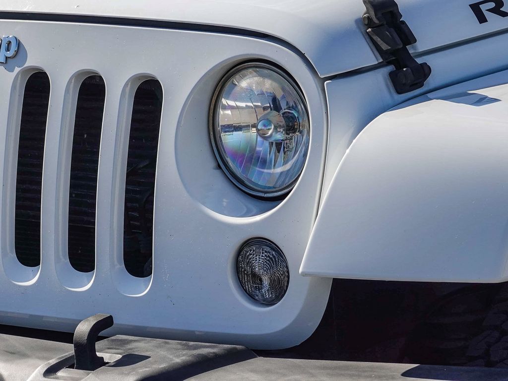 Thumbnail: 2016 Jeep Wrangler - 6