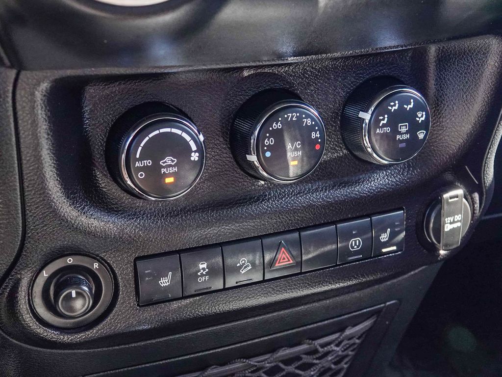 Thumbnail: 2016 Jeep Wrangler - 25