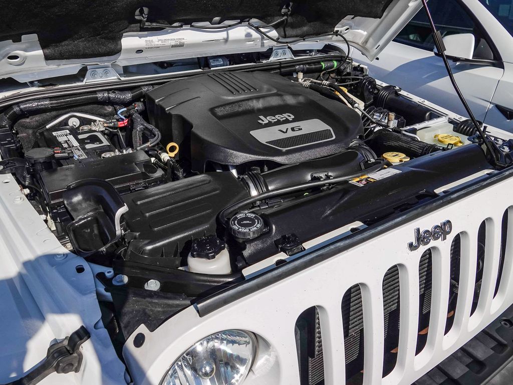 Thumbnail: 2016 Jeep Wrangler - 8