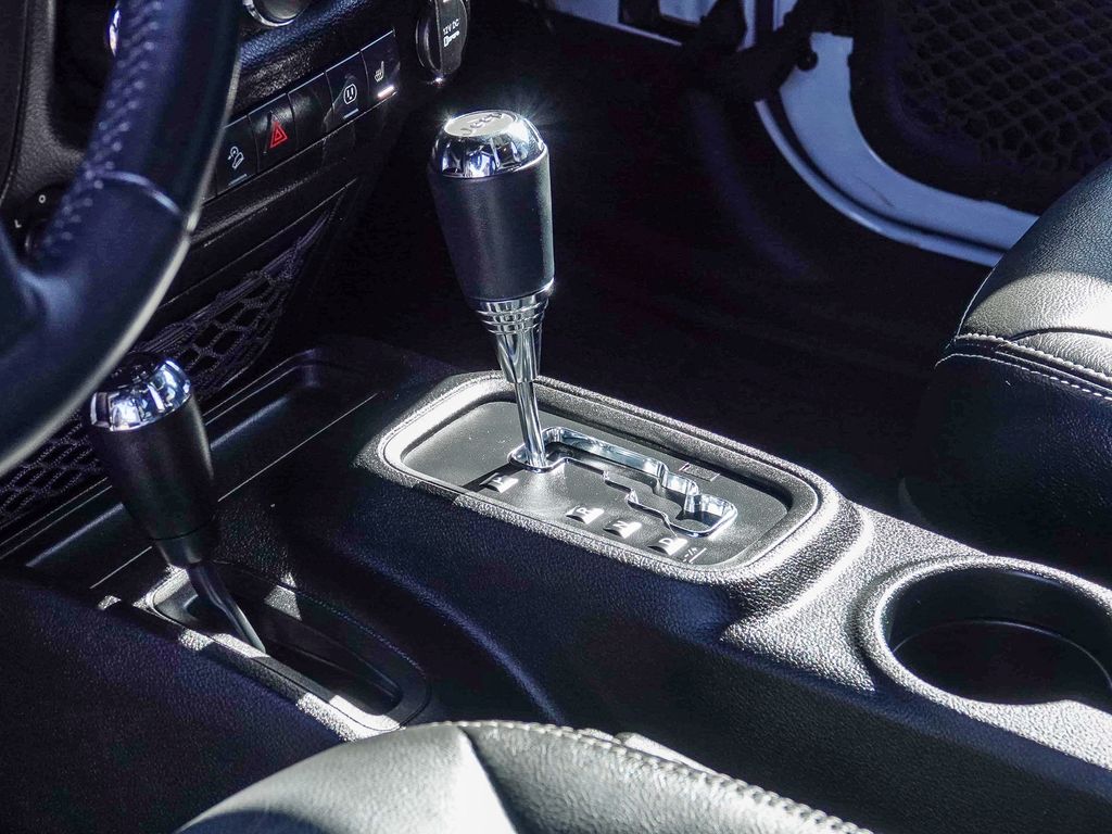 Thumbnail: 2016 Jeep Wrangler - 22