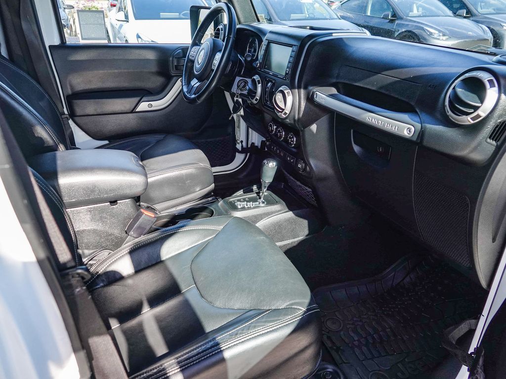 Thumbnail: 2016 Jeep Wrangler - 10