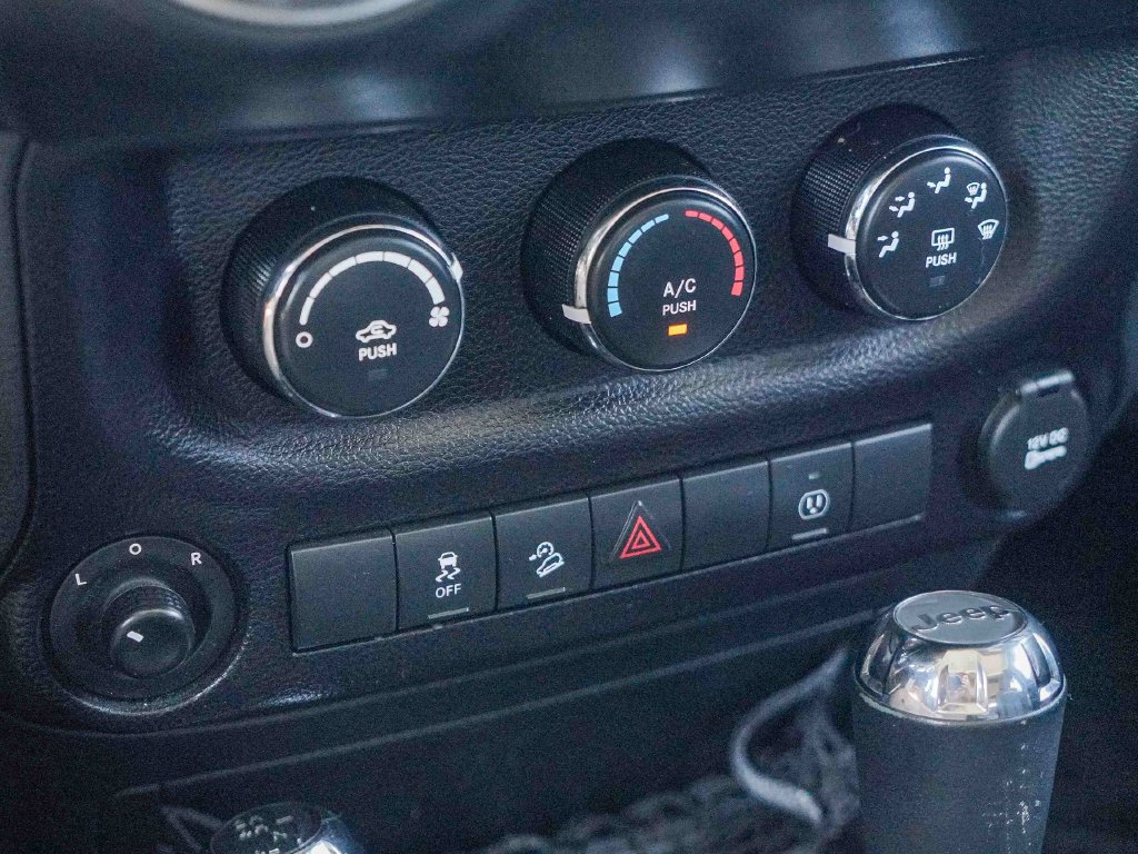 Thumbnail: 2016 Jeep Wrangler - 24