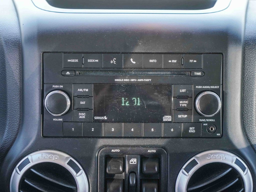 Thumbnail: 2016 Jeep Wrangler - 21