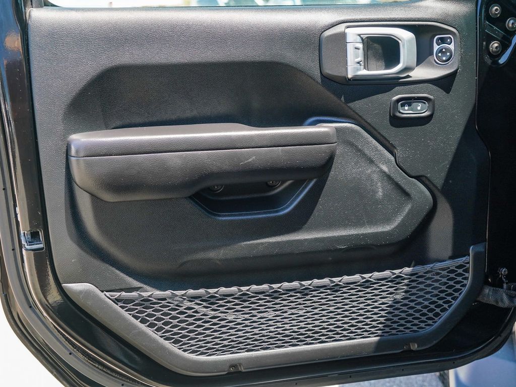 Thumbnail: 2021 Jeep Wrangler - 23