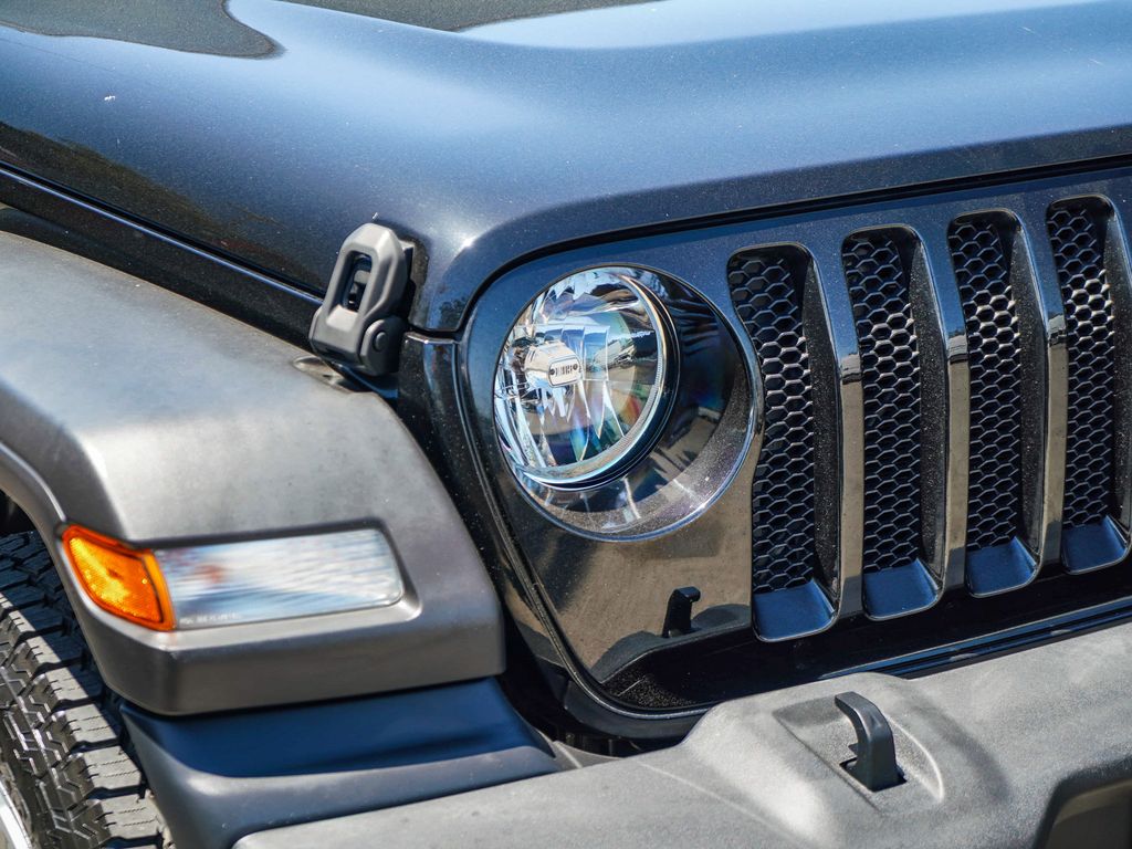 Thumbnail: 2021 Jeep Wrangler - 6