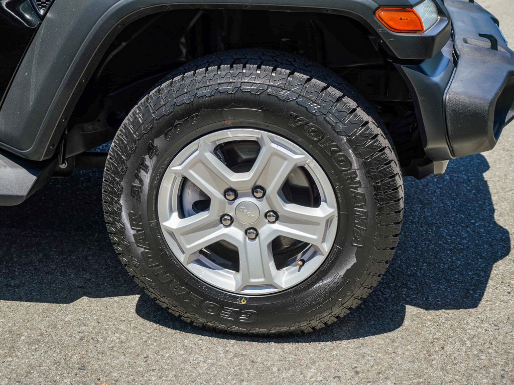 Thumbnail: 2021 Jeep Wrangler - 21