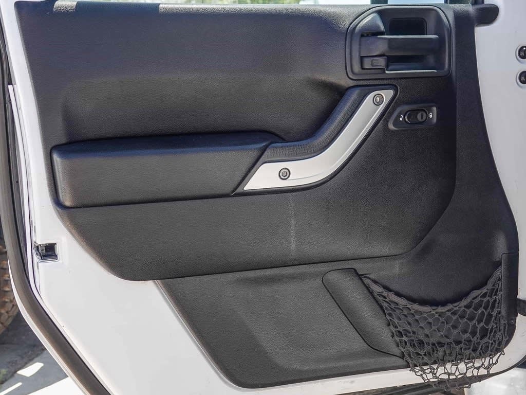 Thumbnail: 2014 Jeep Wrangler - 21