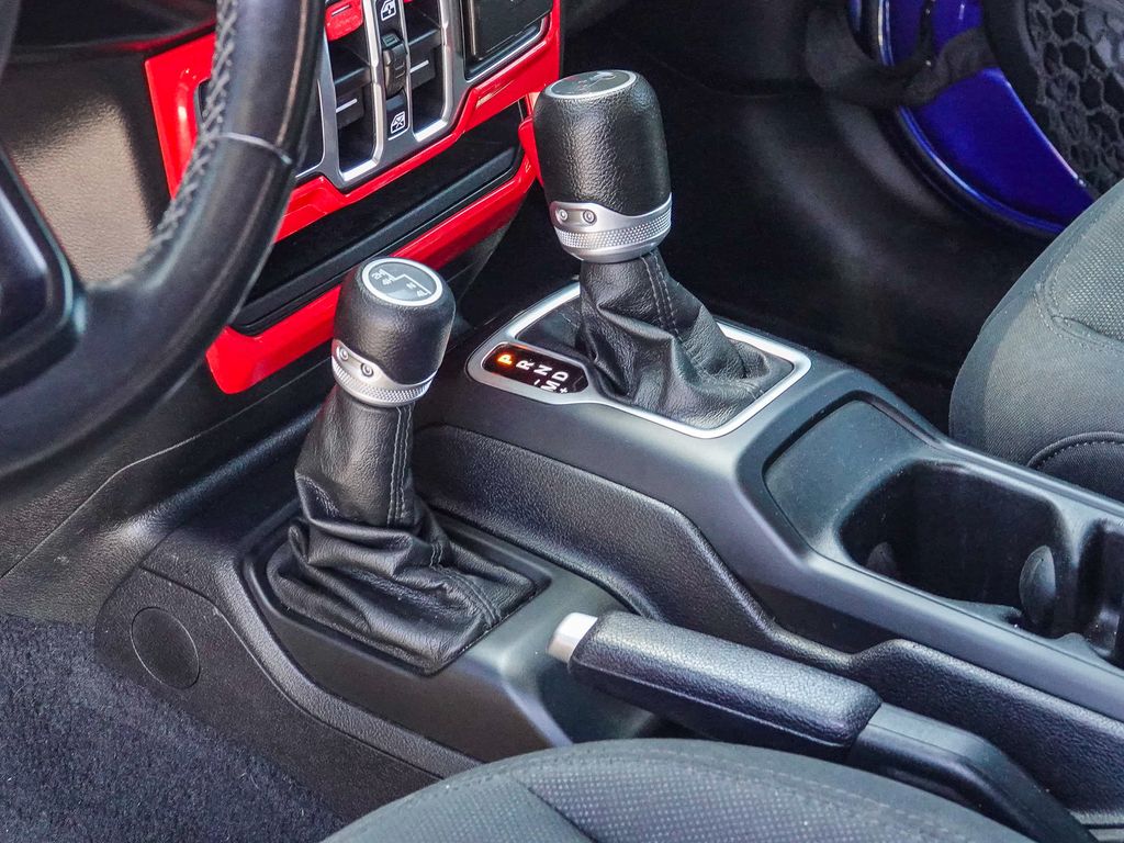 Thumbnail: 2020 Jeep Wrangler - 14