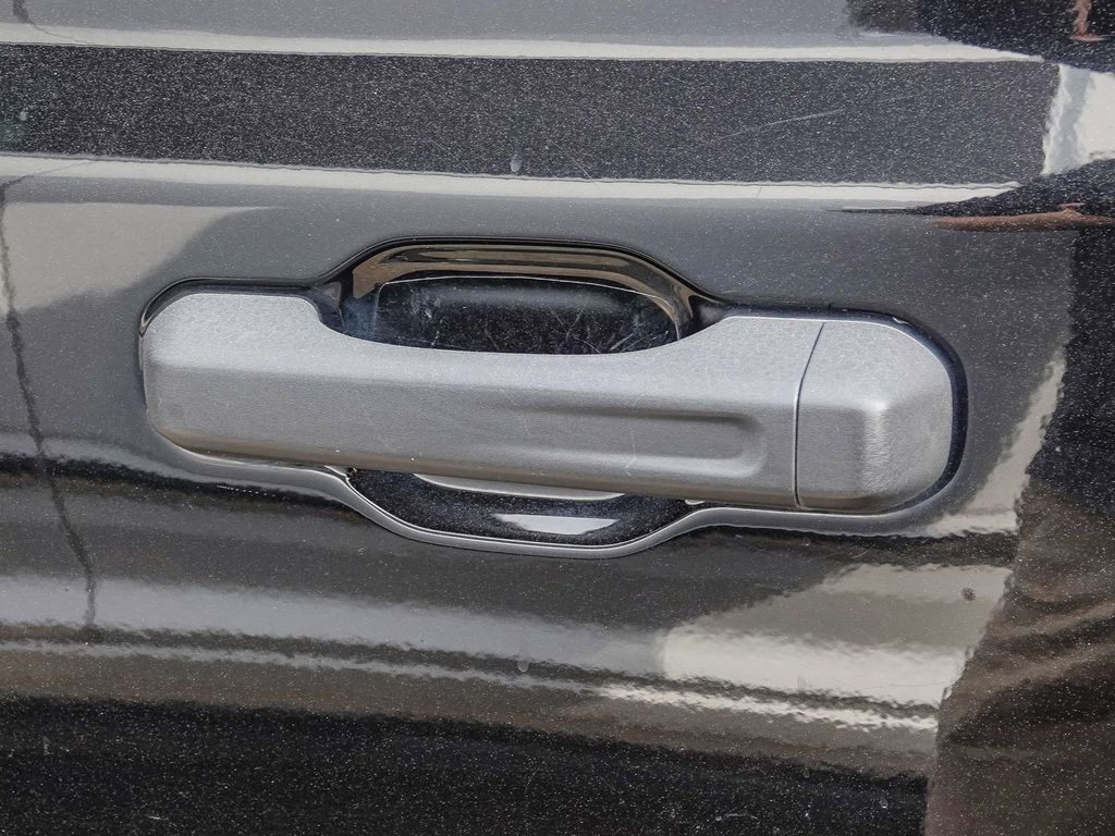 Thumbnail: 2018 Jeep Wrangler - 19