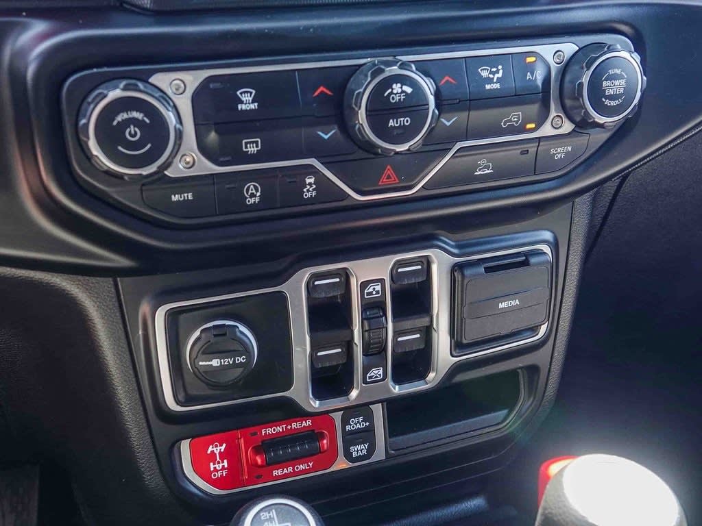 Thumbnail: 2022 Jeep Wrangler - 25