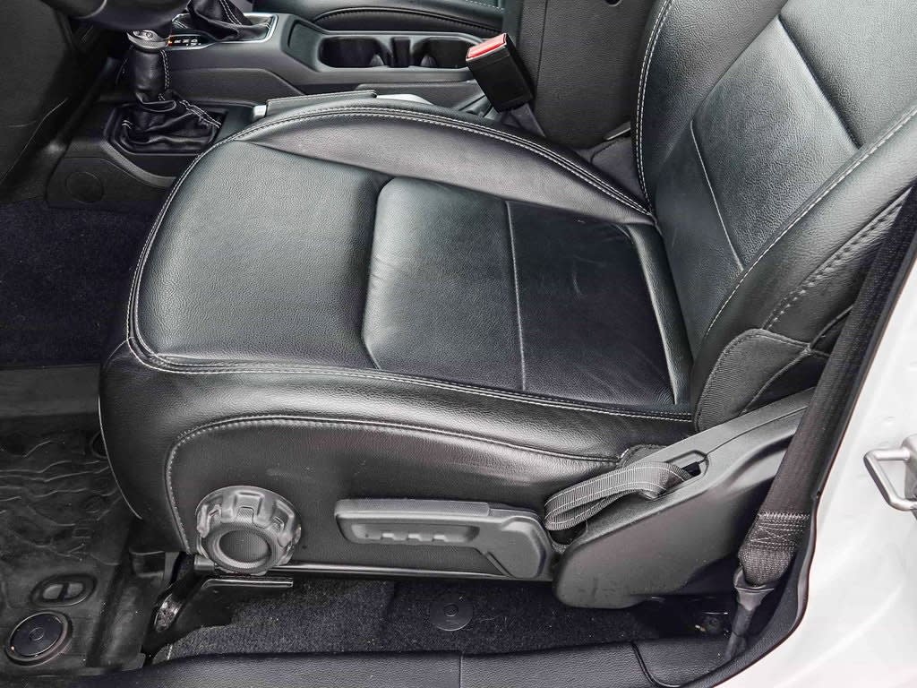 Thumbnail: 2022 Jeep Wrangler - 24