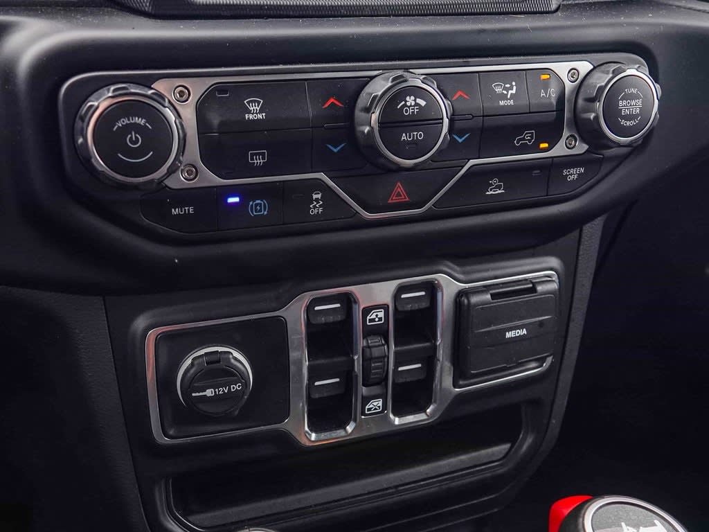 Thumbnail: 2022 Jeep Wrangler - 25