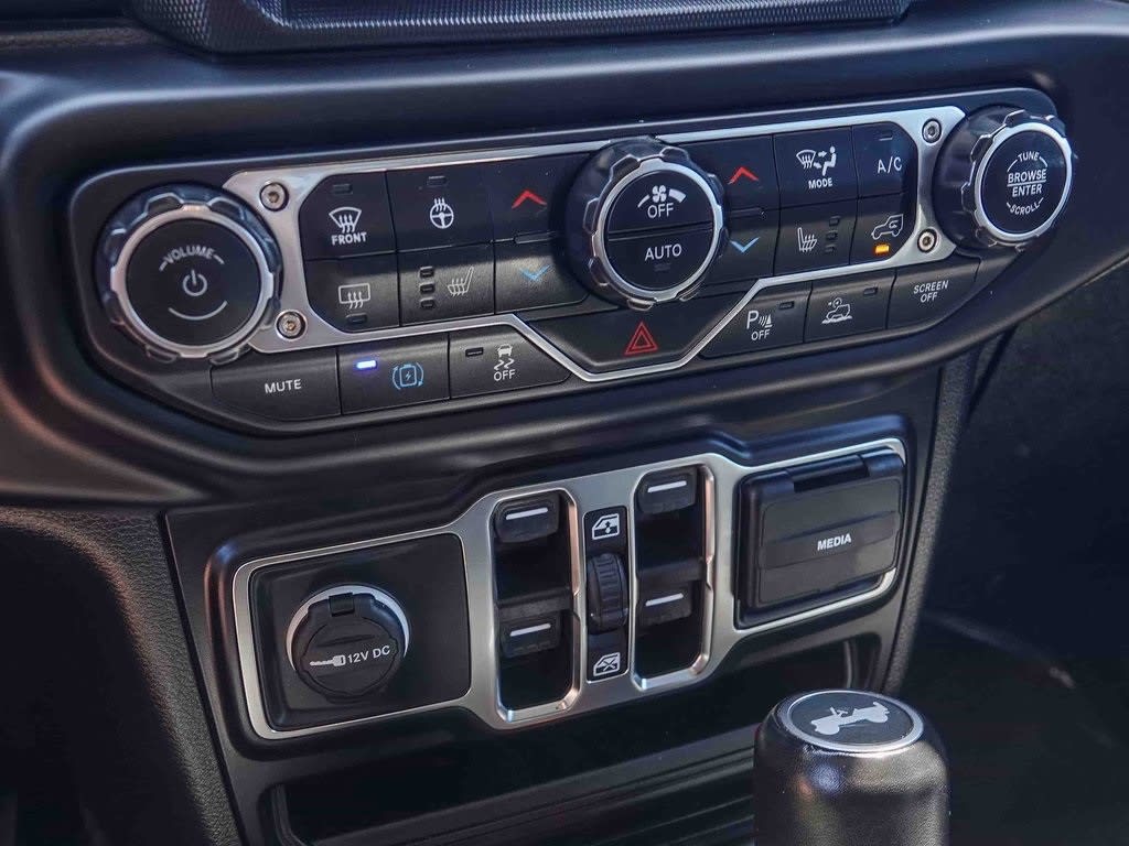 Thumbnail: 2021 Jeep Wrangler - 27