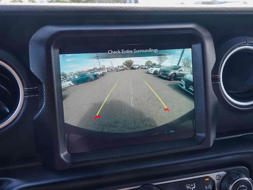 Thumbnail: 2022 Jeep Wrangler - 25