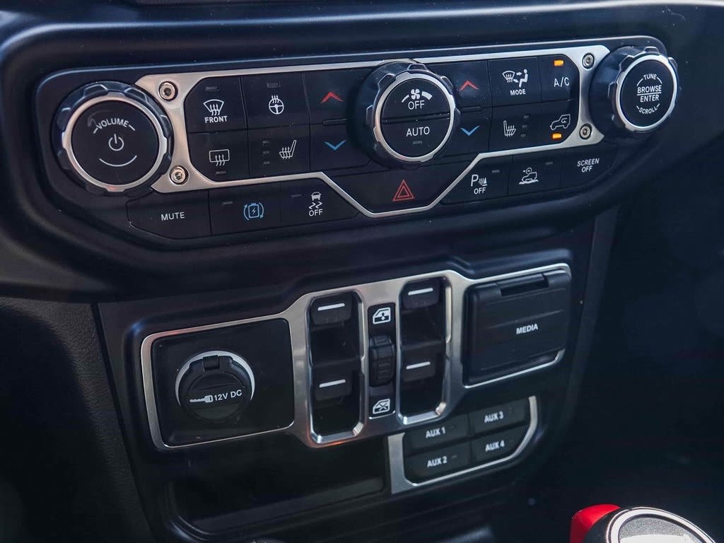 Thumbnail: 2022 Jeep Wrangler - 24