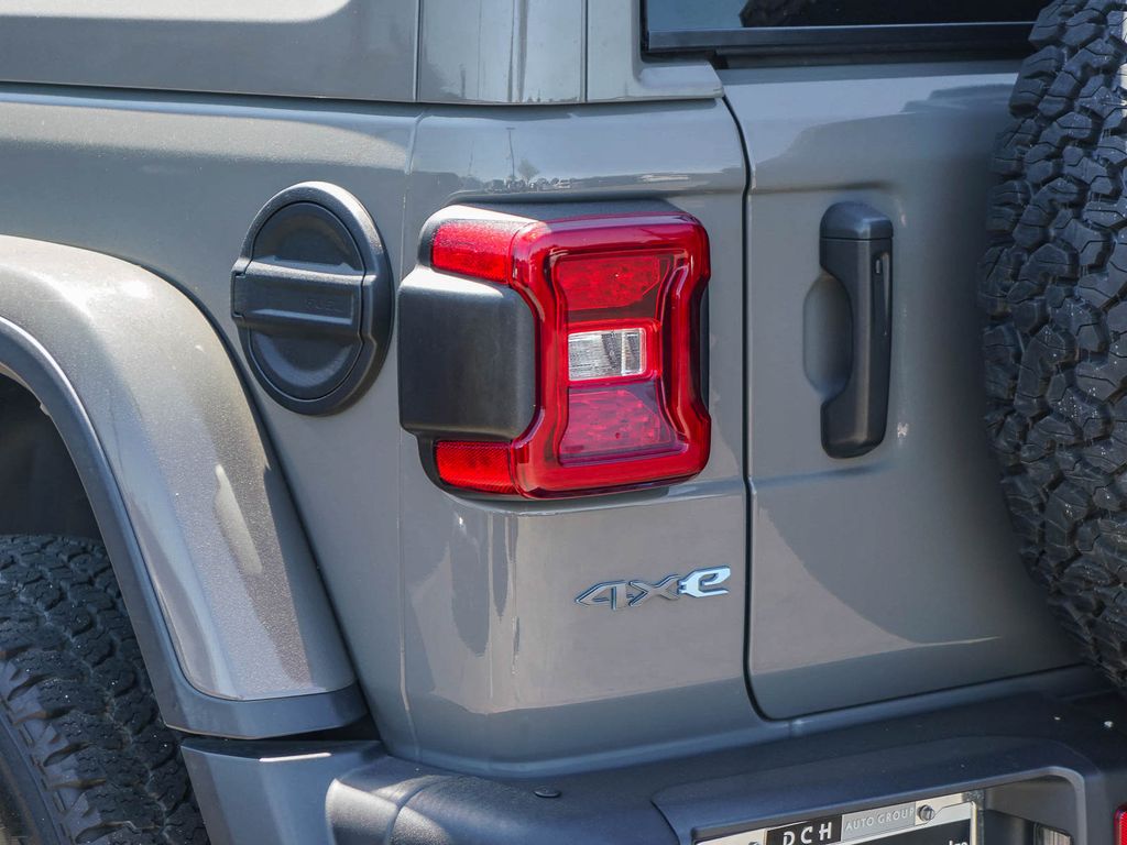 Thumbnail: 2021 Jeep Wrangler - 19