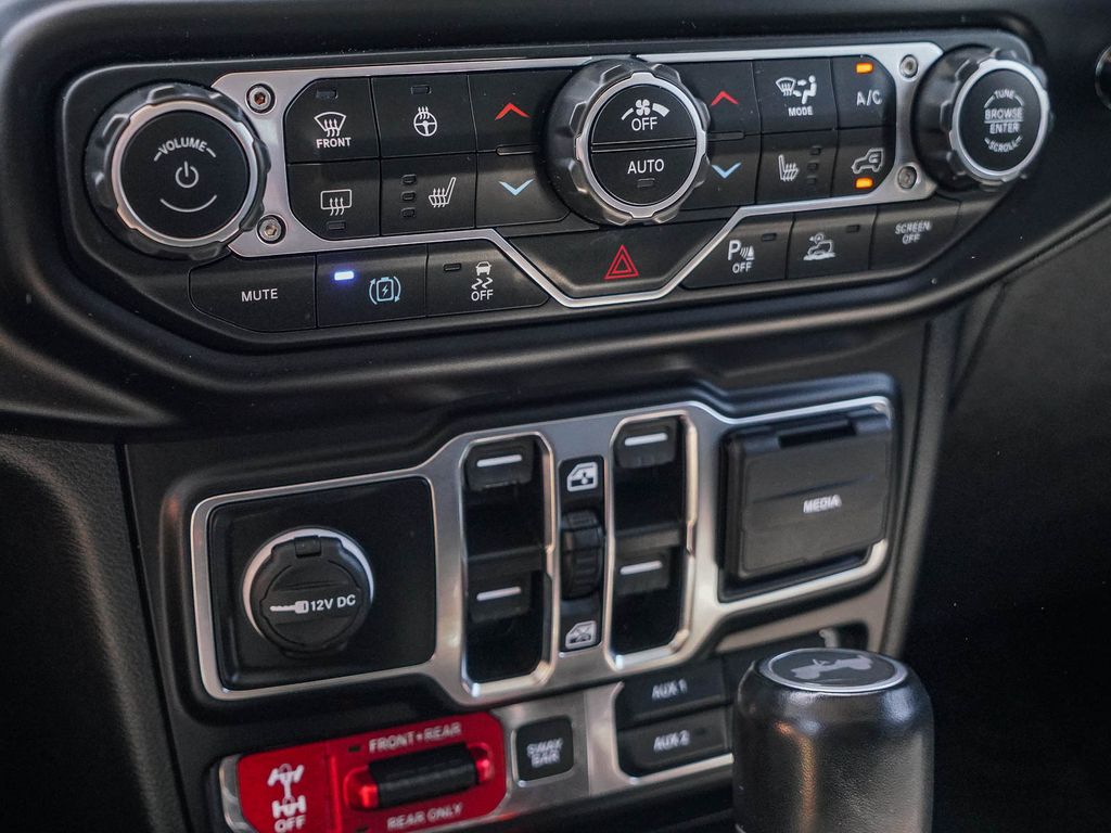 Thumbnail: 2021 Jeep Wrangler - 24