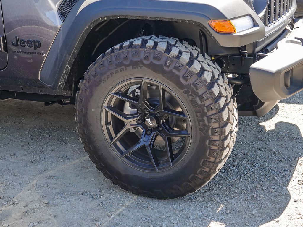Thumbnail: 2026 Jeep Wrangler - 5