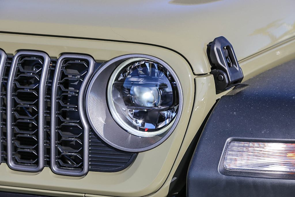 Thumbnail: 2025 Jeep Wrangler - 19