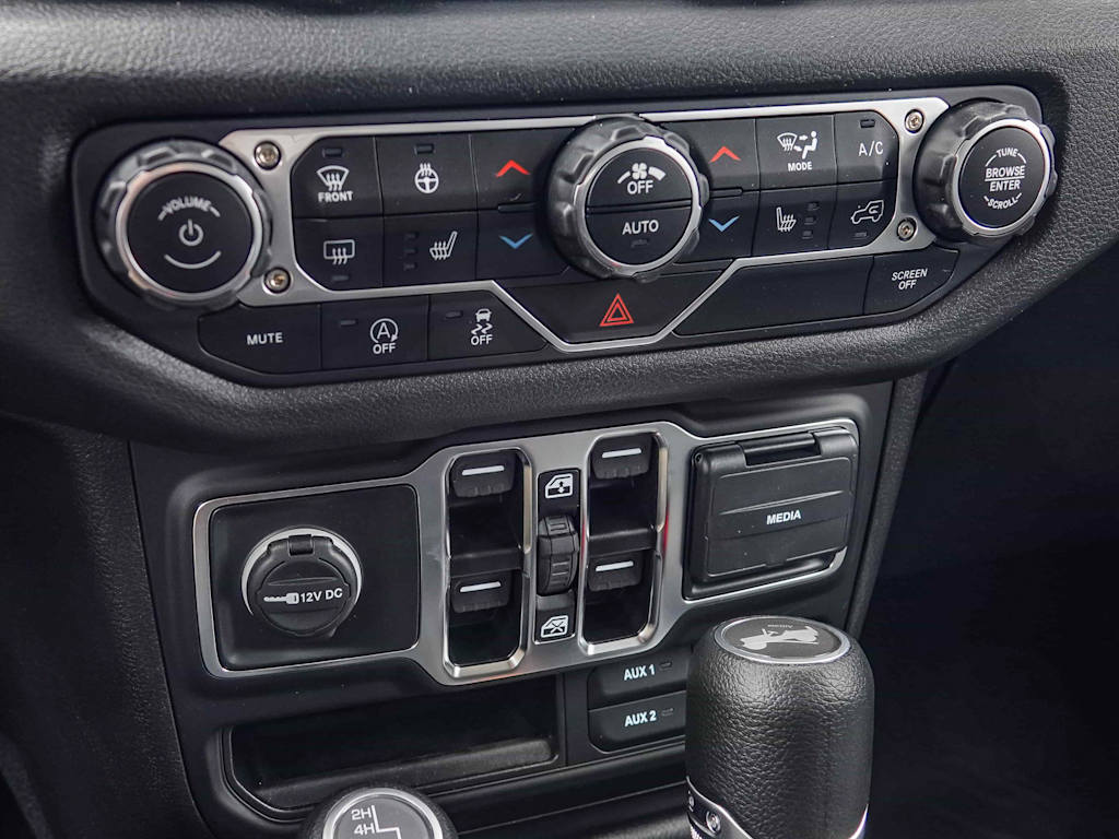Thumbnail: 2025 Jeep Wrangler - 25