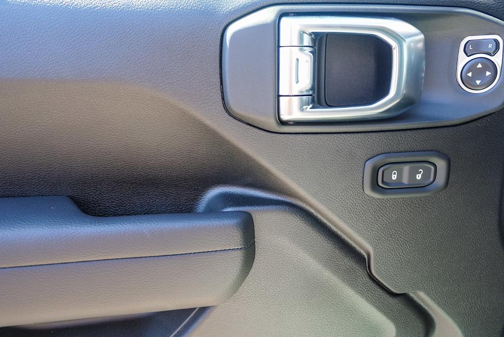 Thumbnail: 2026 Jeep Wrangler - 24