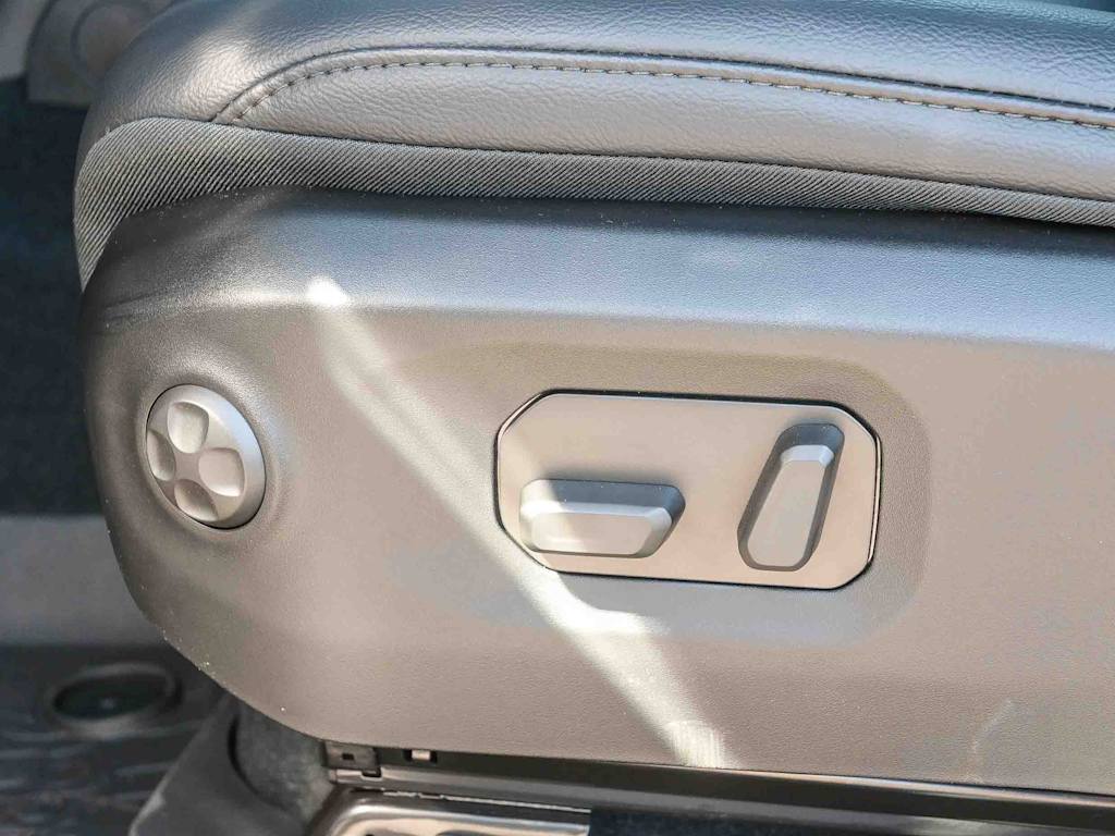 Thumbnail: 2025 Jeep Wrangler - 32