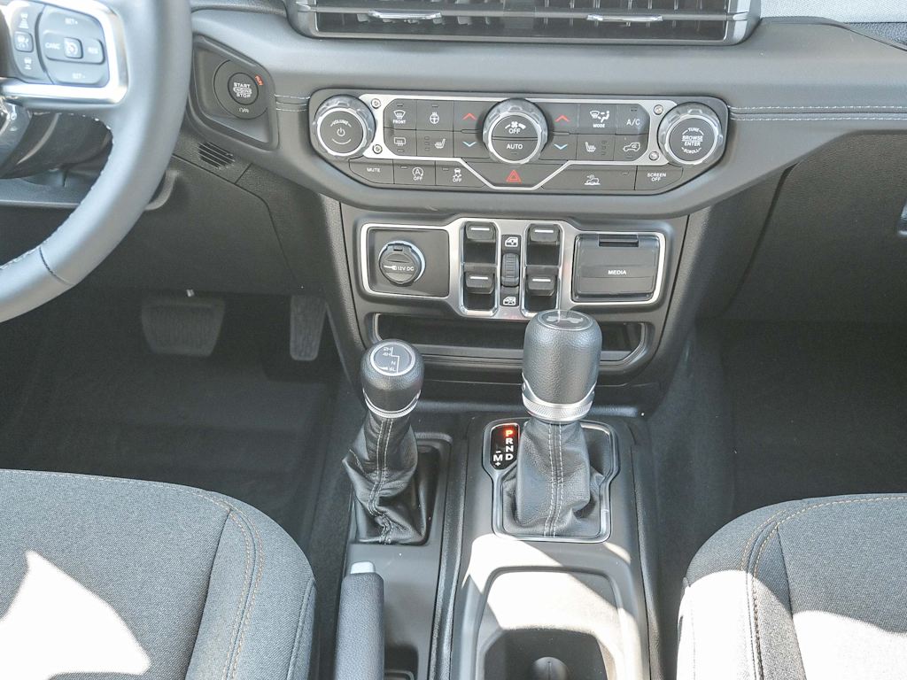 Thumbnail: 2025 Jeep Wrangler - 16