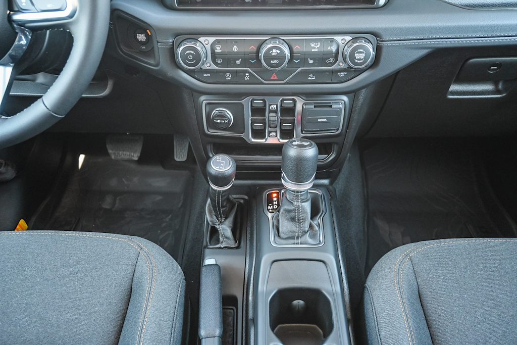 Thumbnail: 2025 Jeep Wrangler - 16