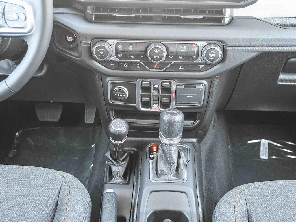 Thumbnail: 2025 Jeep Wrangler - 16