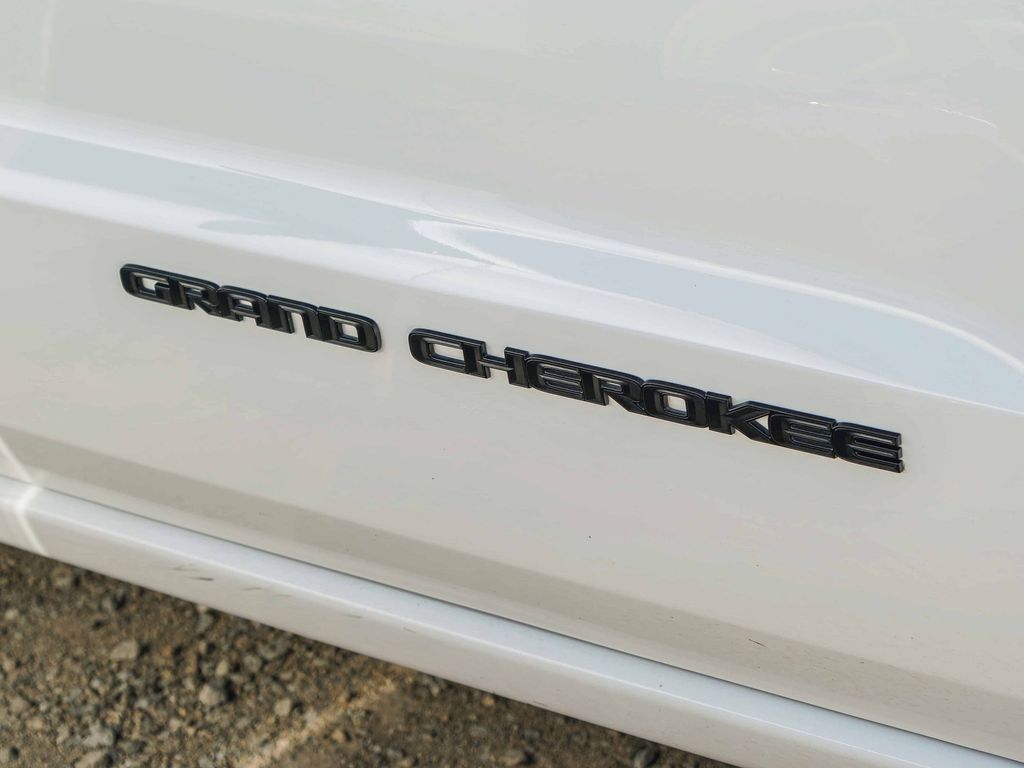 Thumbnail: 2021 Jeep Grand Cherokee - 4