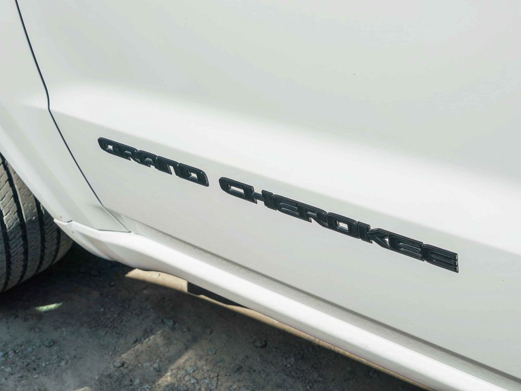 Thumbnail: 2021 Jeep Grand Cherokee - 20
