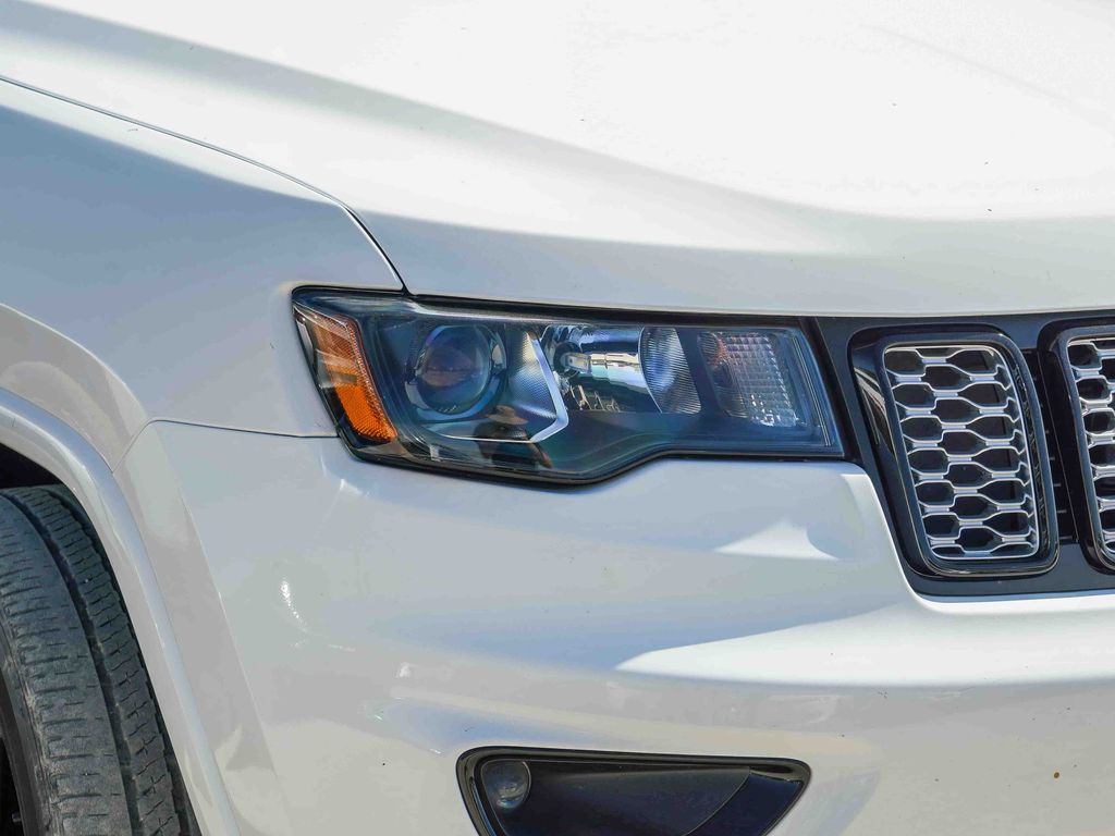 Thumbnail: 2021 Jeep Grand Cherokee - 8