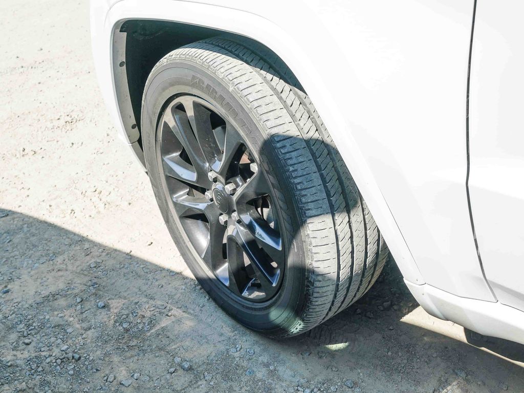 Thumbnail: 2021 Jeep Grand Cherokee - 21