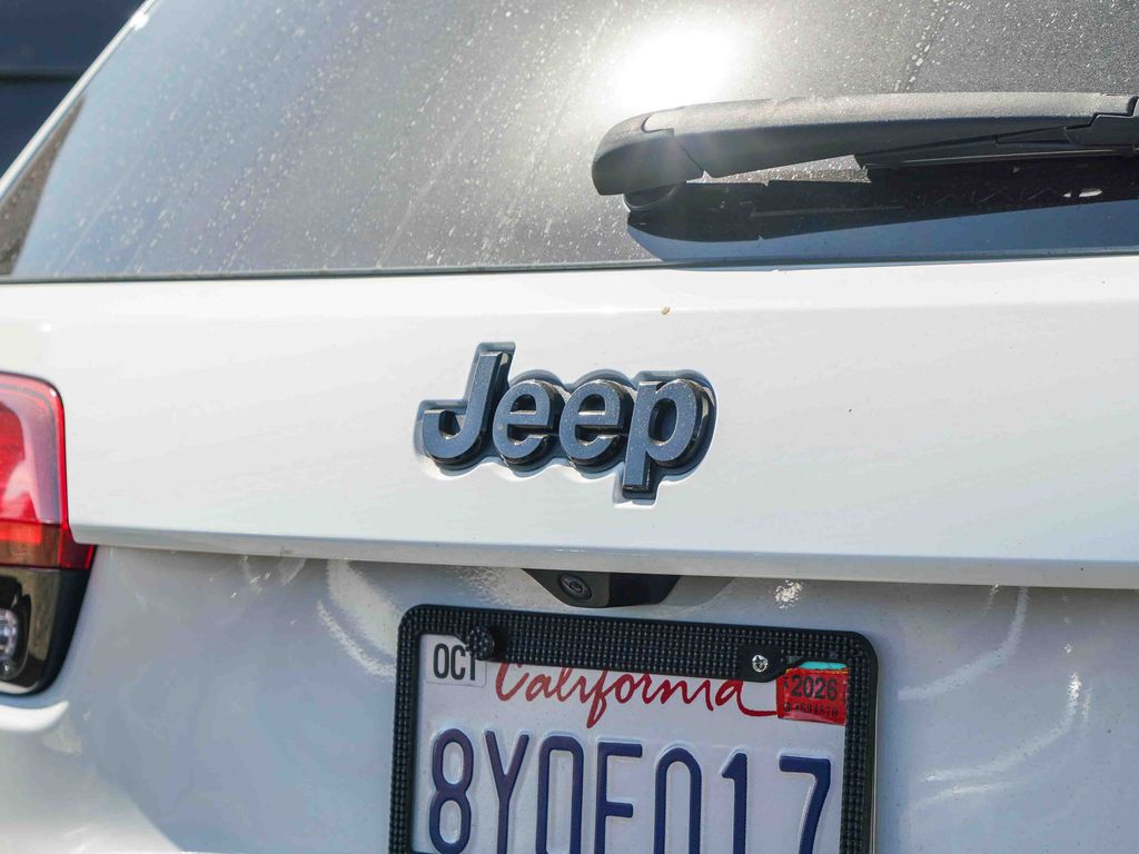 Thumbnail: 2021 Jeep Grand Cherokee - 14