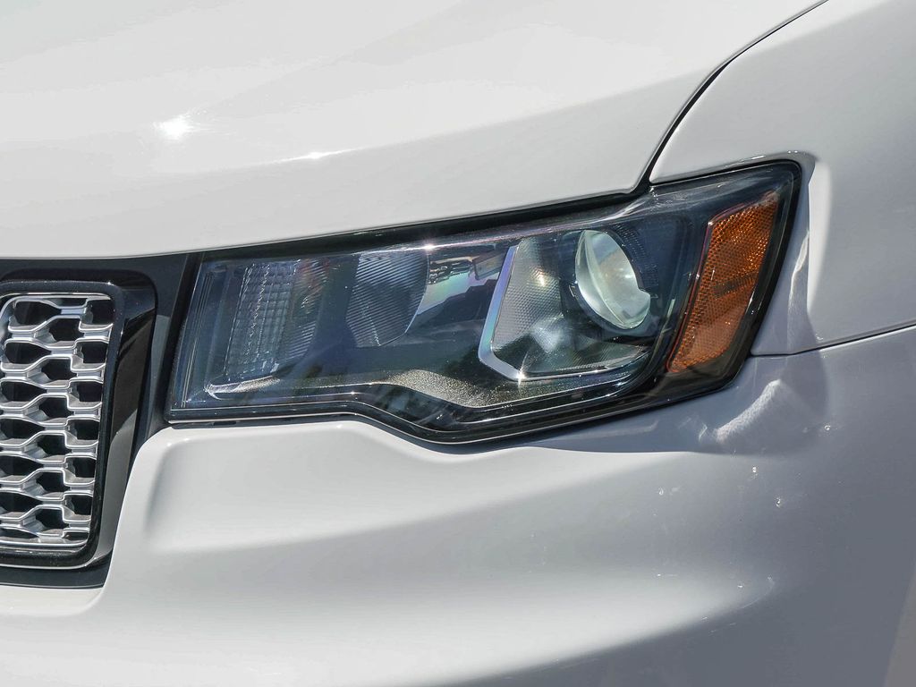 Thumbnail: 2021 Jeep Grand Cherokee - 21