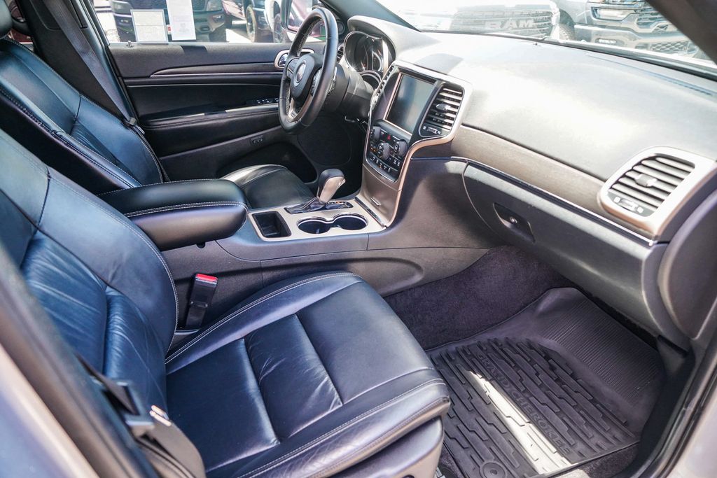 Thumbnail: 2016 Jeep Grand Cherokee - 9