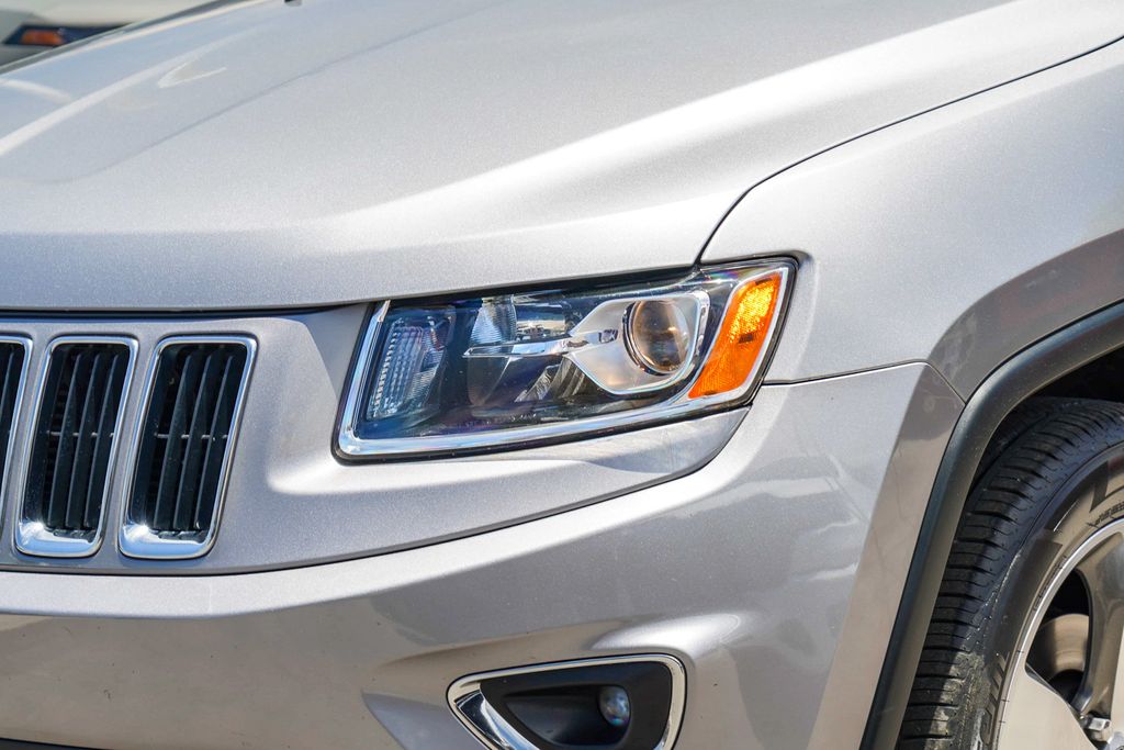 Thumbnail: 2016 Jeep Grand Cherokee - 20