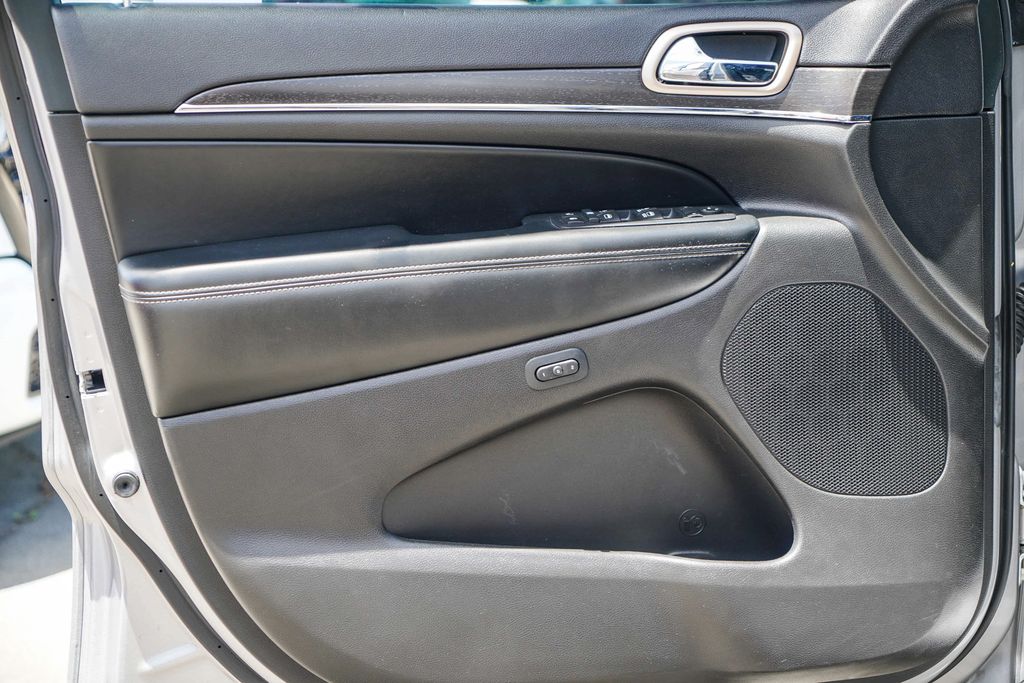 Thumbnail: 2016 Jeep Grand Cherokee - 23