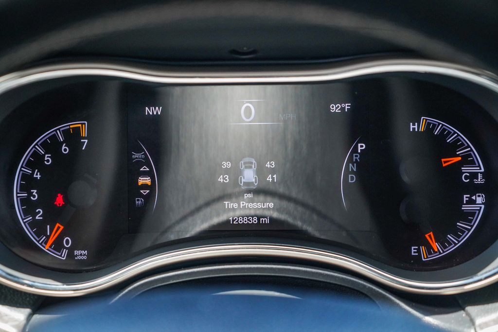 Thumbnail: 2016 Jeep Grand Cherokee - 14
