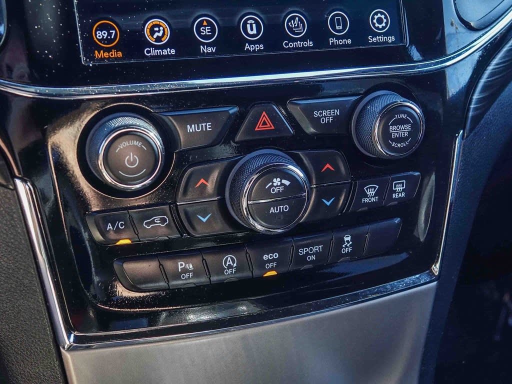 Thumbnail: 2022 Jeep Grand Cherokee - 24