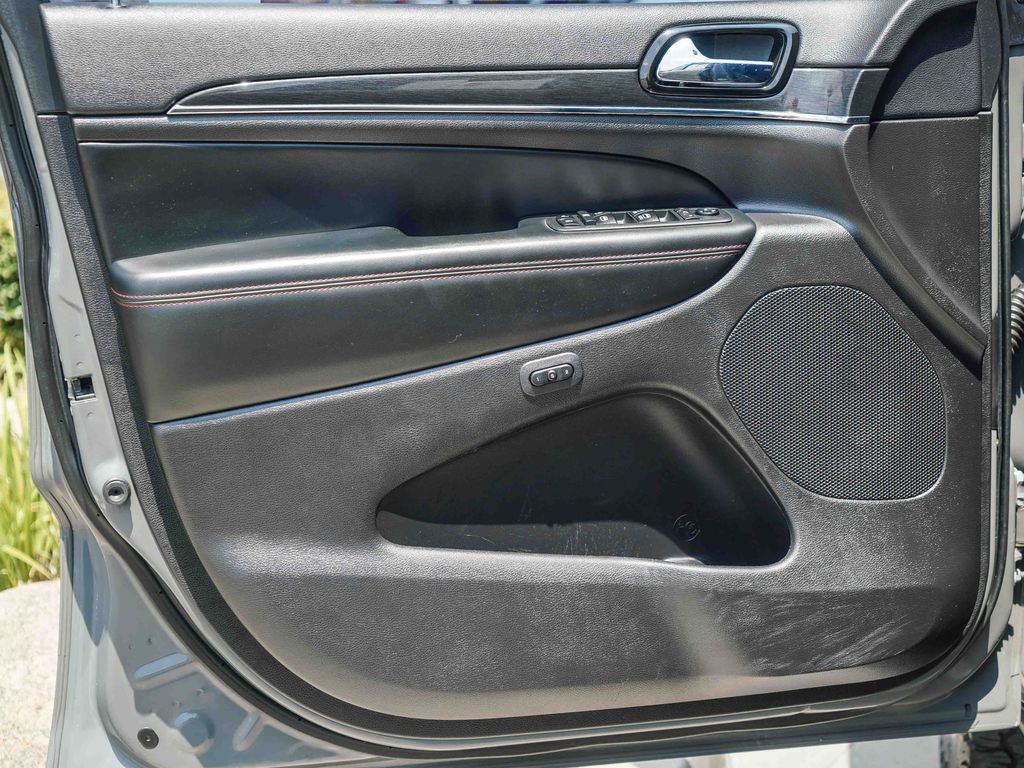 Thumbnail: 2021 Jeep Grand Cherokee - 23