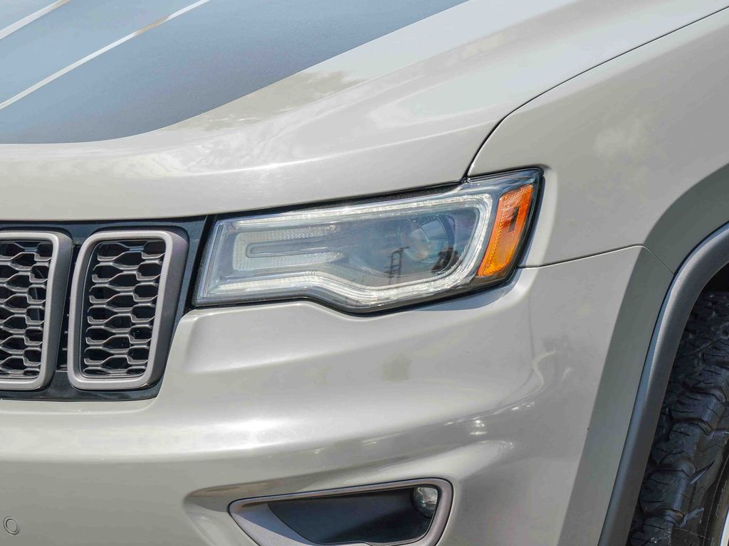 Thumbnail: 2021 Jeep Grand Cherokee - 21