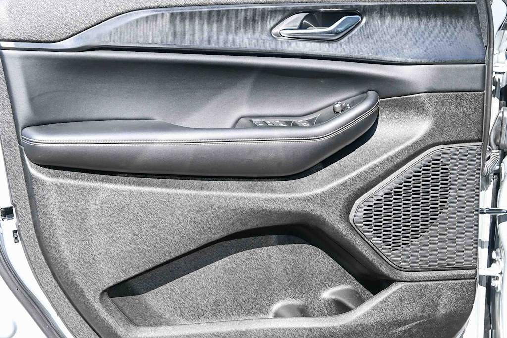 Thumbnail: 2025 Jeep Grand Cherokee - 33