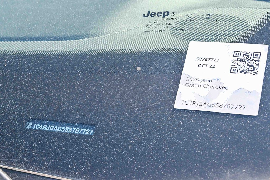 Thumbnail: 2025 Jeep Grand Cherokee - 19