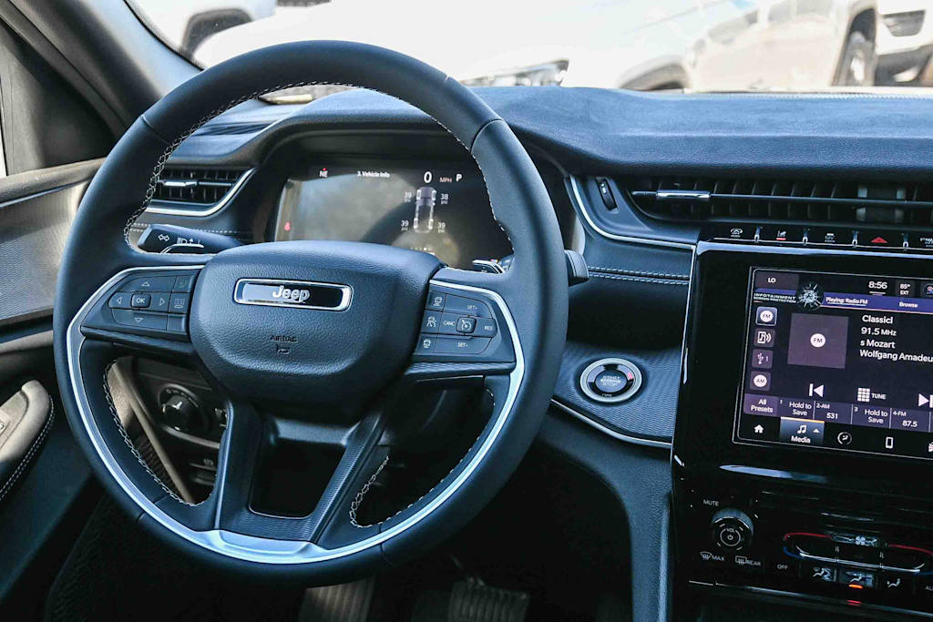 Thumbnail: 2025 Jeep Grand Cherokee - 32