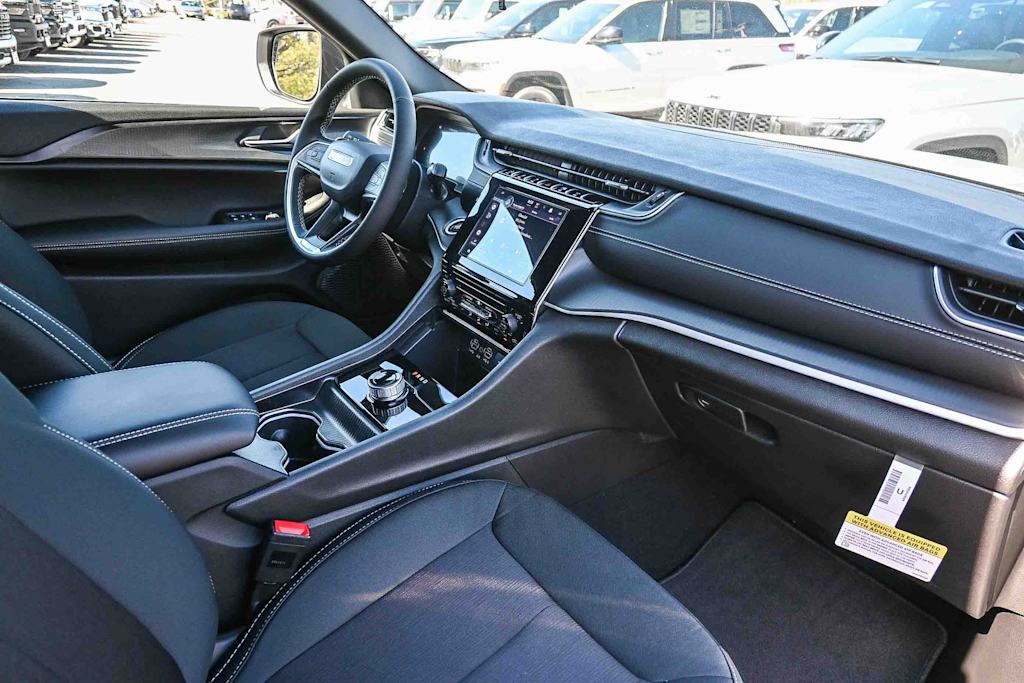 Thumbnail: 2025 Jeep Grand Cherokee - 9